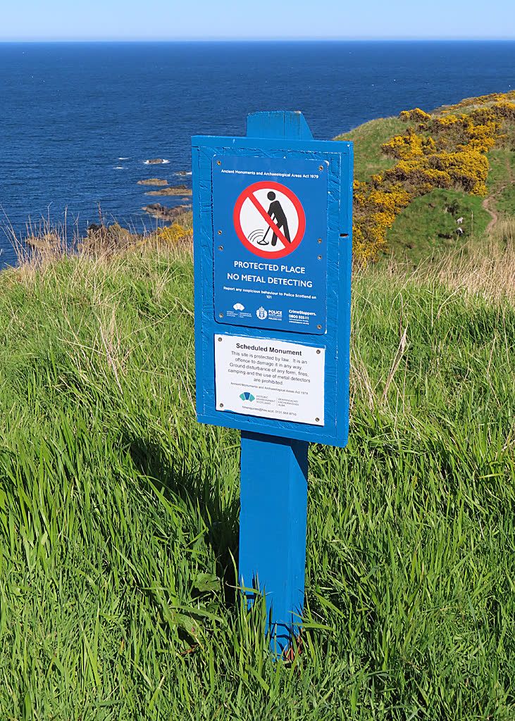 No metal detecting sign: owning a detector does not override the status of the land
